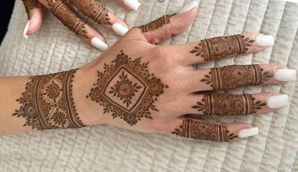 Top 10 Back Hand Mehndi Design 2022 9 back hand mehndi design 2022 back hand mehndi design 2022 back hand mehndi design 2022