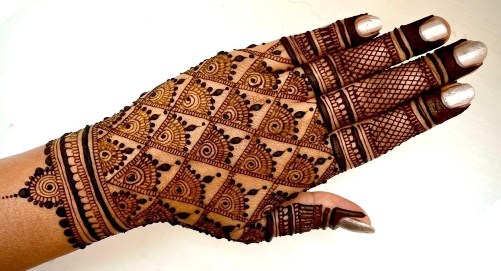 Top 10 Checks Mehndi Design: Timeless Elegance with a Modern Touch 1 checks mehndi design checks mehndi design checks mehndi design