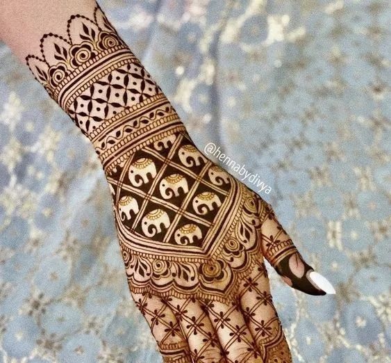 Top 10 Bridal Stylish Mehndi Back Hand Mehndi Designs 6 bridal stylish mehndi back hand mehndi design bridal stylish mehndi back hand mehndi design bridal stylish mehndi back hand mehndi design